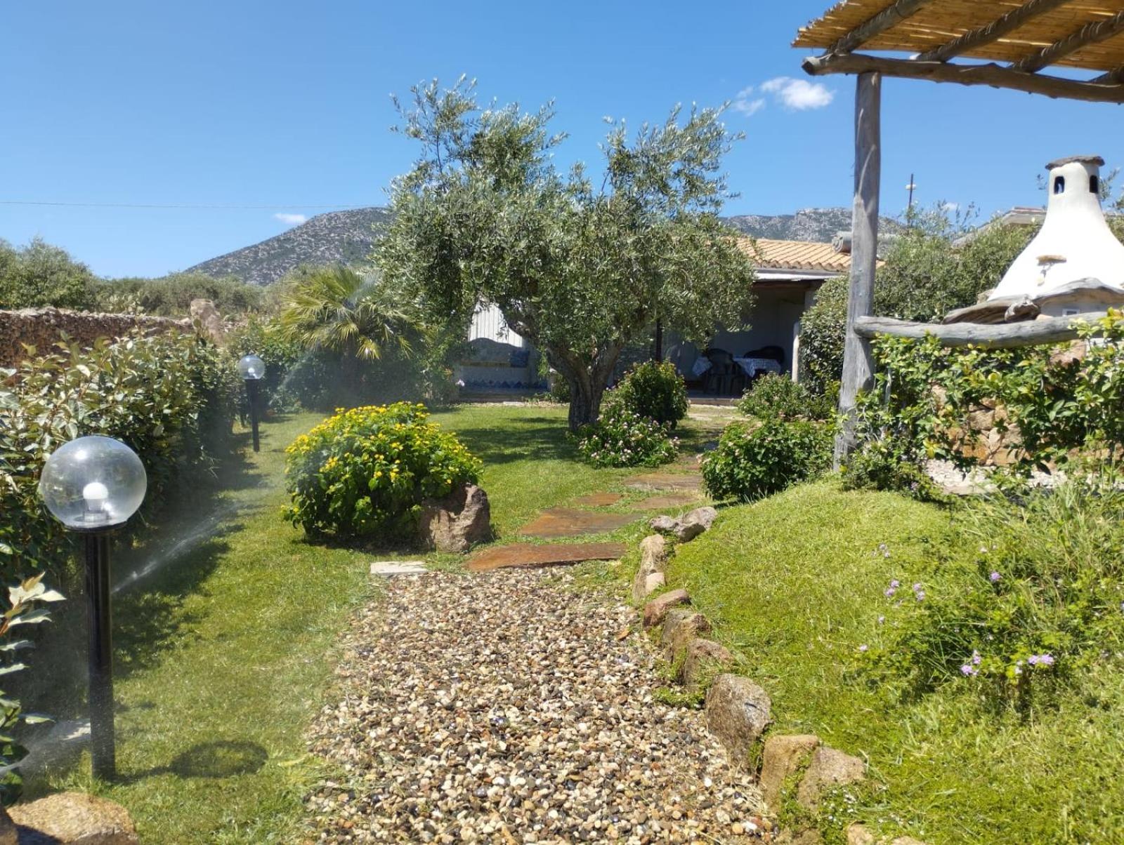 Villa Cuccuru Relax - A Iun Q9882 Orosei Exterior foto